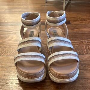 Steve Madden bandi wedge sandal size 8!!